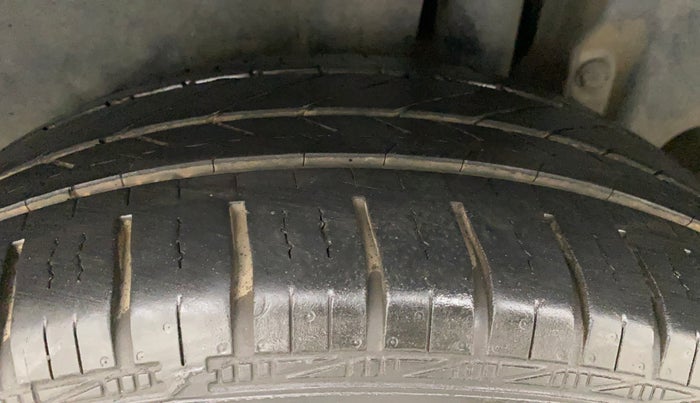 2014 Maruti Ertiga ZDI, Diesel, Manual, 95,942 km, Left Rear Tyre Tread
