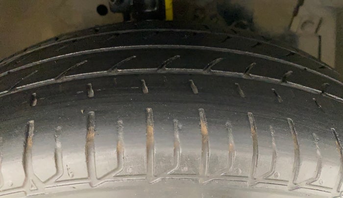 2014 Maruti Ertiga ZDI, Diesel, Manual, 95,942 km, Right Front Tyre Tread