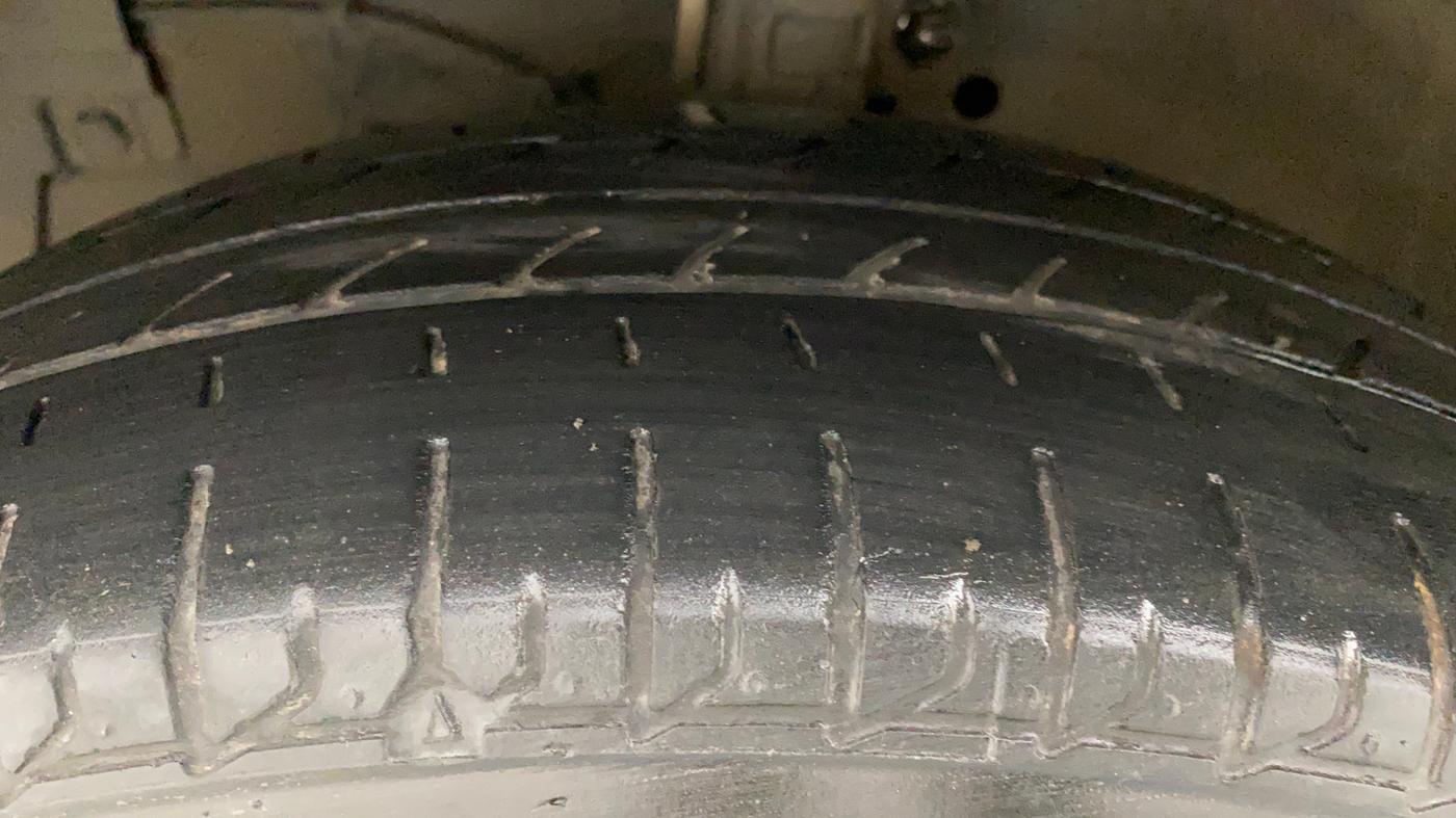 2014 Maruti Ertiga ZDI, Diesel, Manual, 95,942 km, Left Front Tyre Tread