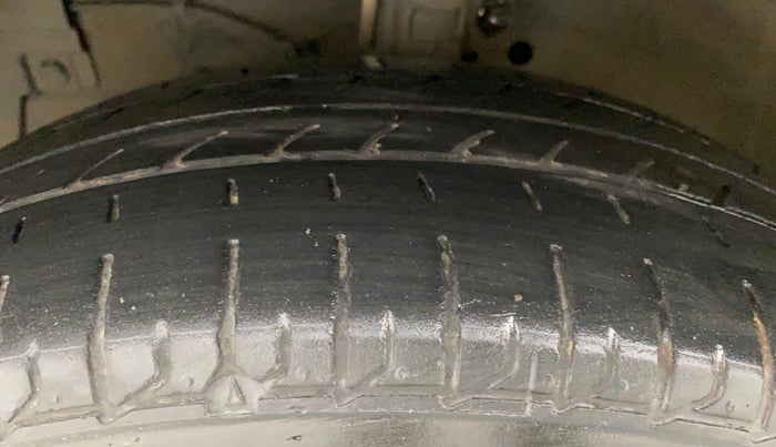 2014 Maruti Ertiga ZDI, Diesel, Manual, 95,942 km, Left Front Tyre Tread