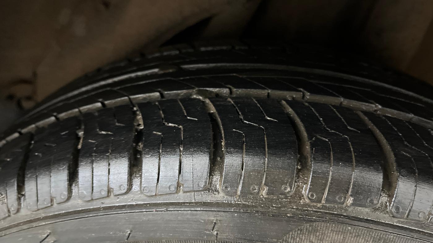 2013 Honda Amaze 1.2L I-VTEC S, Petrol, Manual, 1,26,750 km, Left Rear Tyre Tread