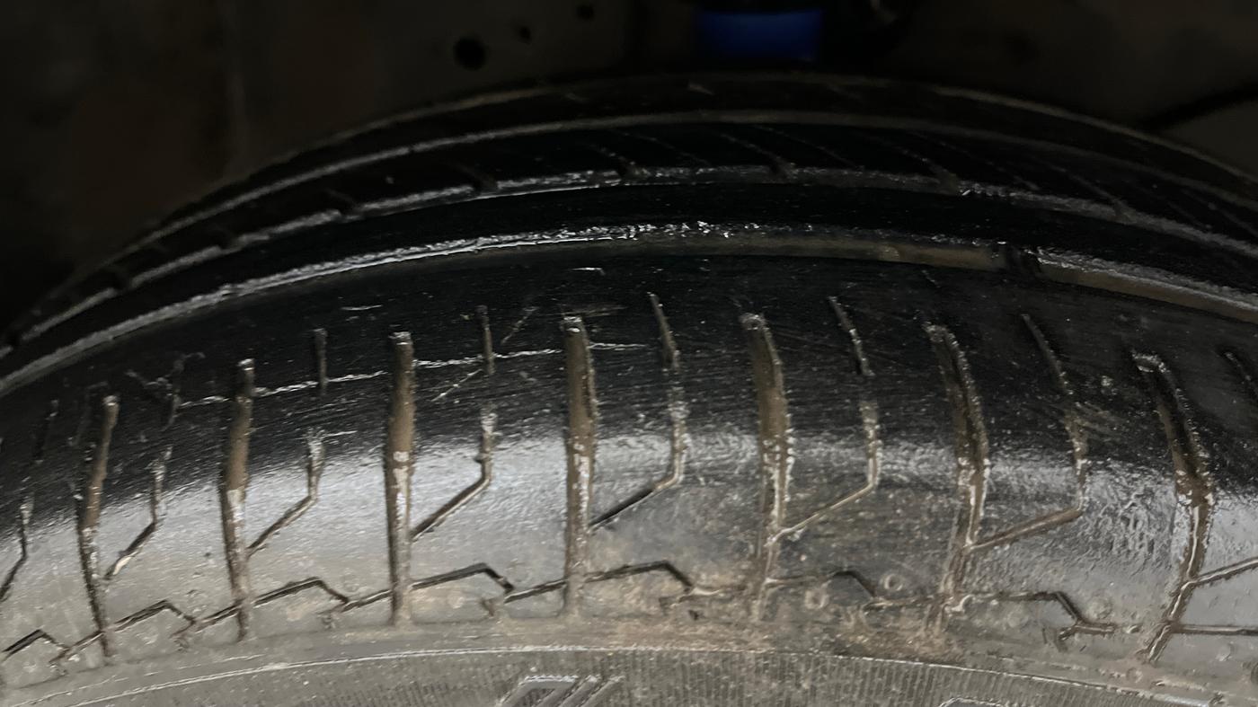 2013 Honda Amaze 1.2L I-VTEC S, Petrol, Manual, 1,26,750 km, Right Front Tyre Tread