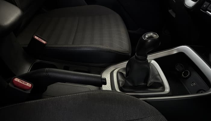 2022 KIA SONET HTK PLUS 1.2, Petrol, Manual, 72,720 km, Gear Lever
