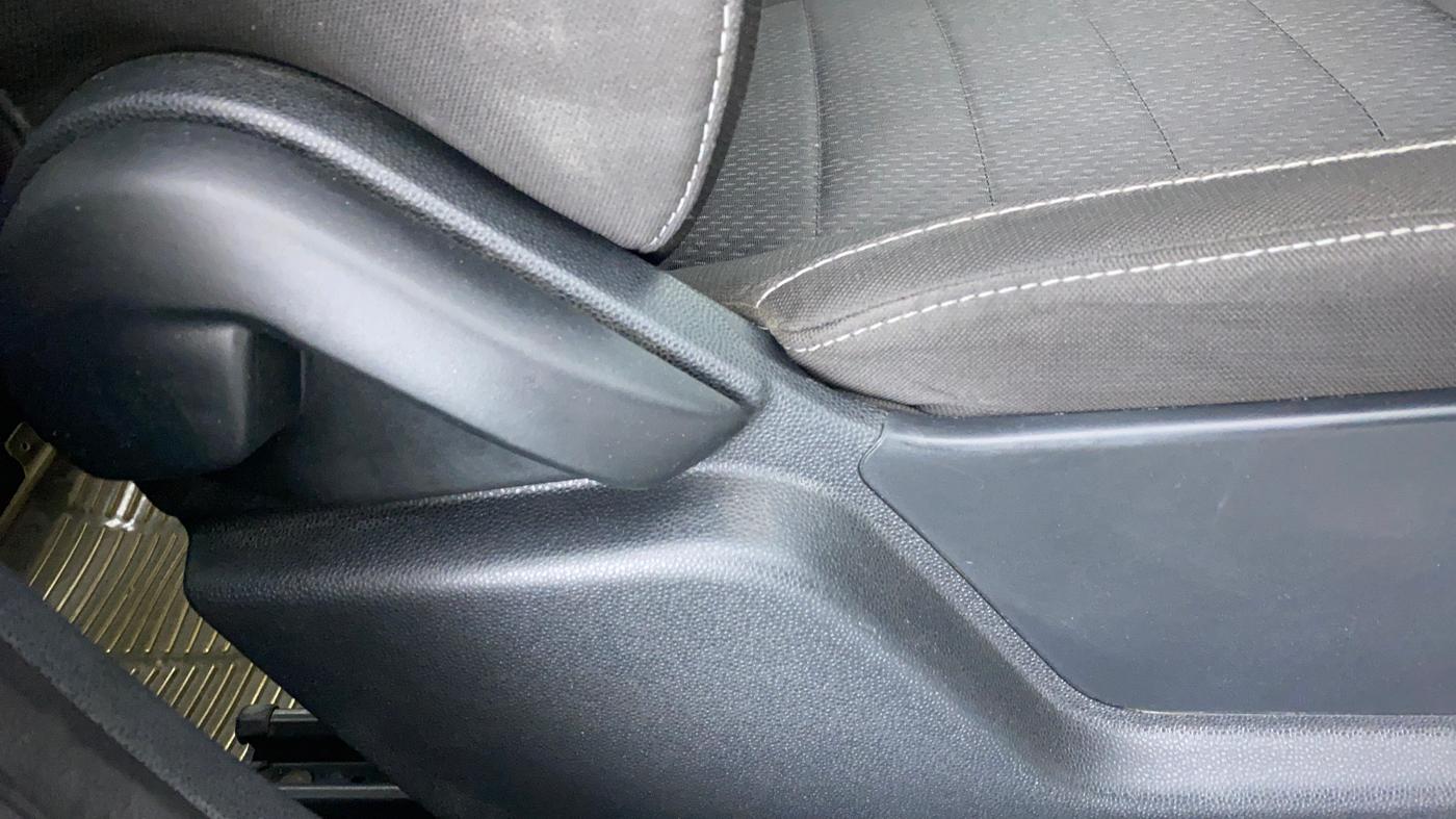 2019 Ford Ecosport 1.5AMBIENTE TI VCT, Petrol, Manual, 30,144 km, Driver Side Adjustment Panel
