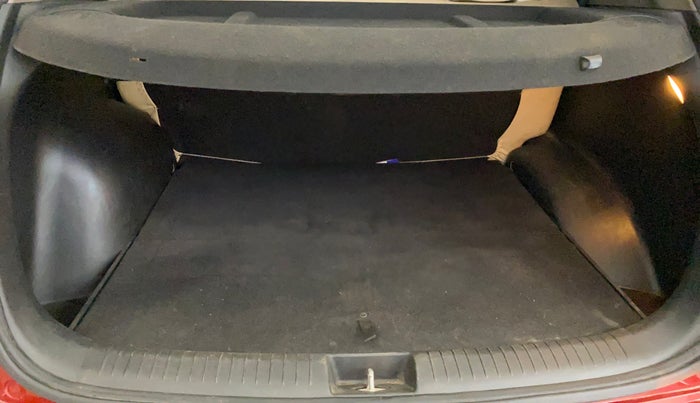 2015 Hyundai Creta S 1.6 PETROL, Petrol, Manual, 70,644 km, Boot Inside
