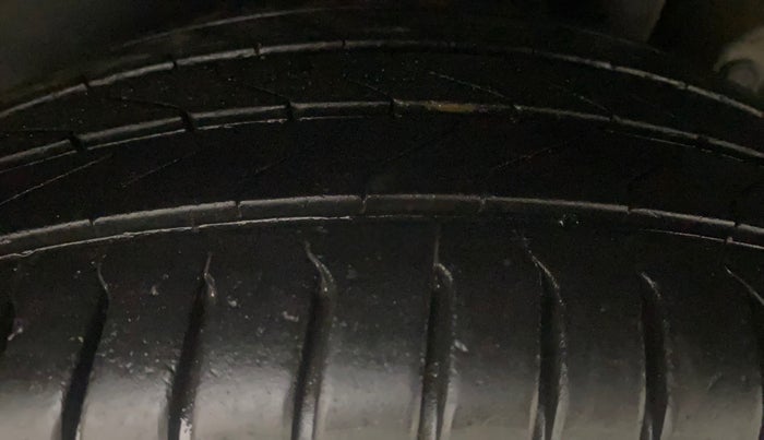 2016 Maruti Ertiga ZDI + SHVS, Diesel, Manual, 89,362 km, Left Rear Tyre Tread