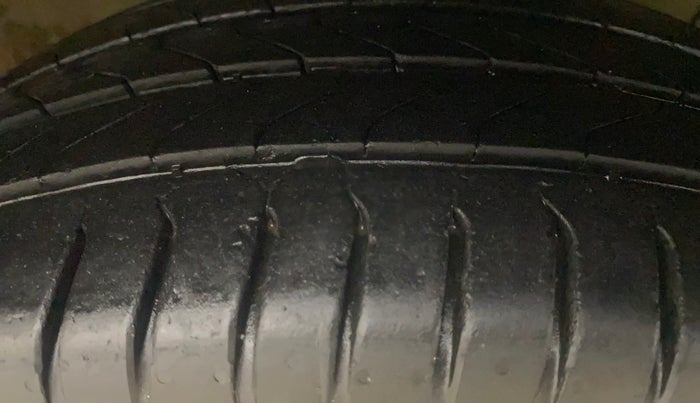 2016 Maruti Ertiga ZDI + SHVS, Diesel, Manual, 89,362 km, Right Front Tyre Tread