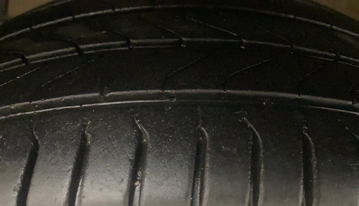 2016 Maruti Ertiga ZDI + SHVS, Diesel, Manual, 89,362 km, Left Front Tyre Tread