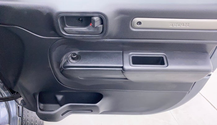2021 Mahindra Thar LX PETROL HT 4WD AT, Petrol, Automatic, 5,145 km, Driver Side Door Panels Control