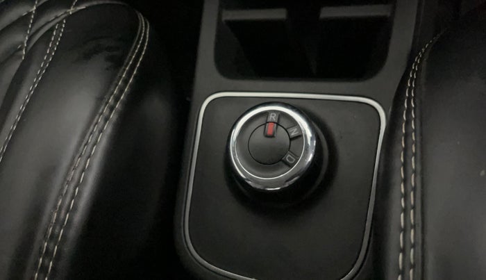 2023 Renault Kwid RXT 1.0 AMT, Petrol, Automatic, 17,253 km, Gear Lever