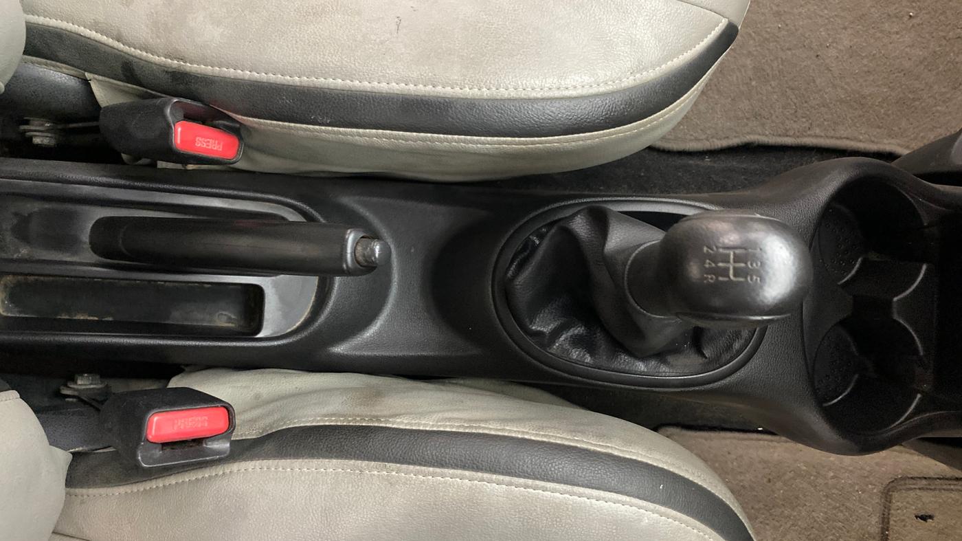2015 Nissan Micra Active XV, Petrol, Manual, 72,739 km, Gear Lever