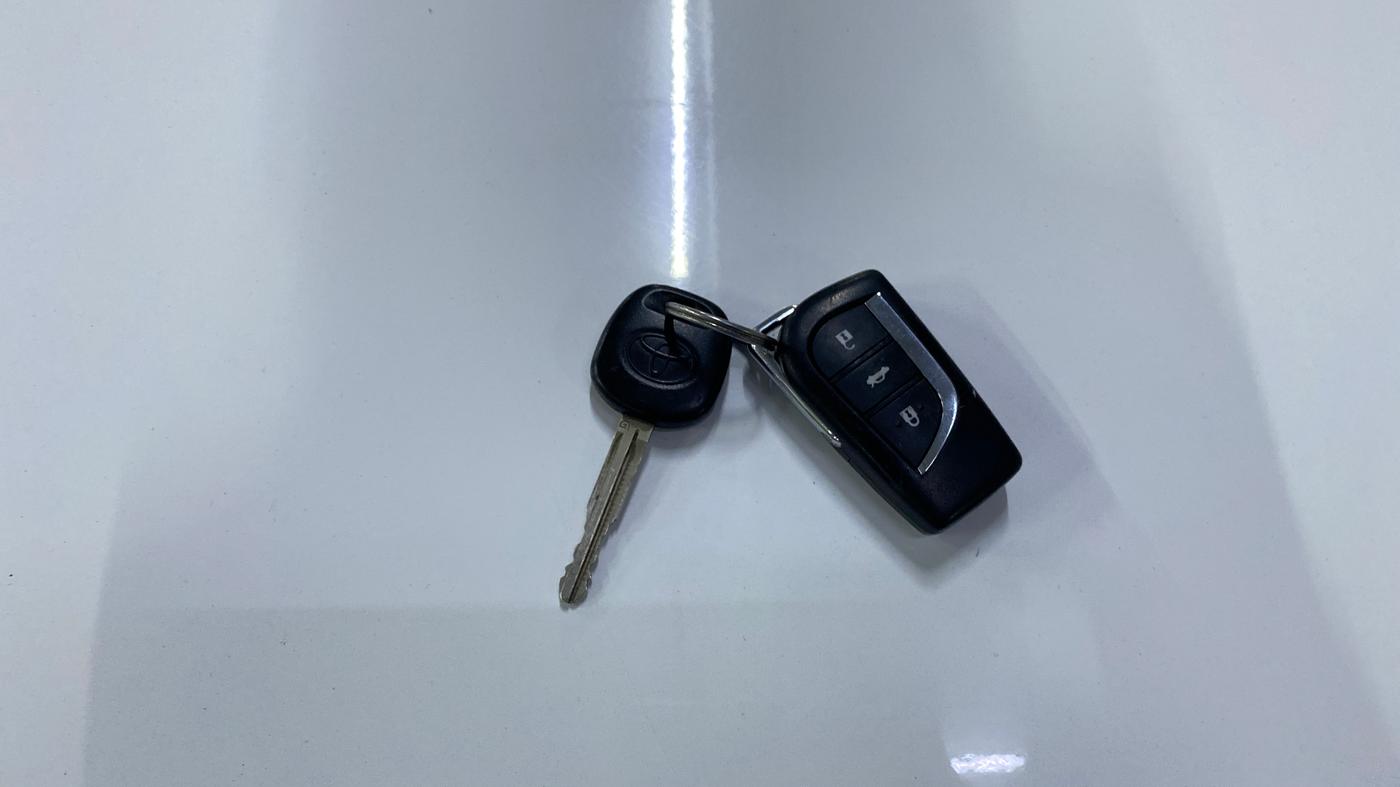 2021 Toyota YARIS J MT, Petrol, Manual, 43,929 km, Key Close Up