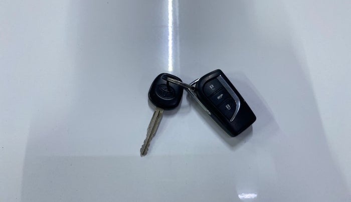 2021 Toyota YARIS J MT, Petrol, Manual, 43,929 km, Key Close Up