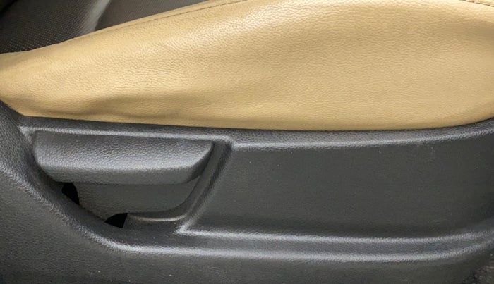 2018 Hyundai Eon MAGNA +, Petrol, Manual, 11,582 km, Driver Side Adjustment Panel