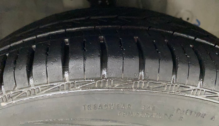 2018 Hyundai Eon MAGNA +, Petrol, Manual, 11,582 km, Right Front Tyre Tread