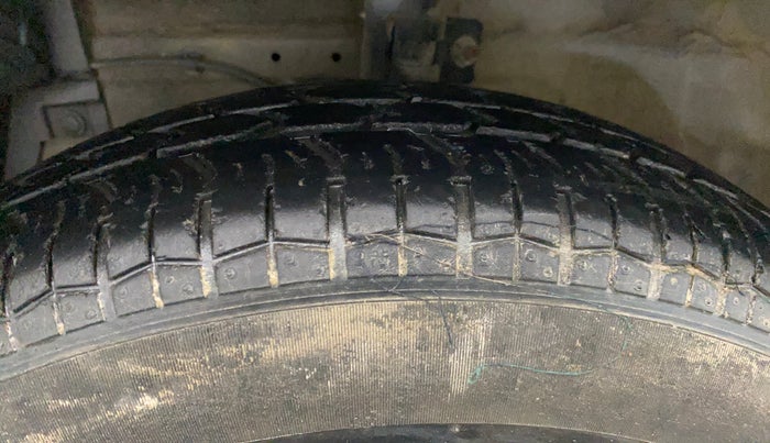 2017 Maruti Swift VDI (O), Diesel, Manual, 76,874 km, Left Front Tyre Tread