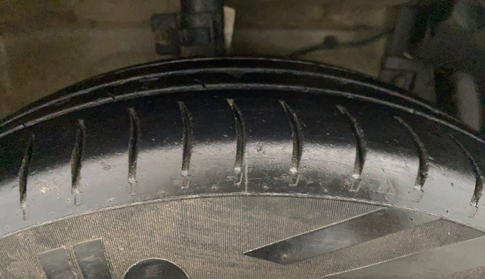 2017 Maruti Swift VDI (O), Diesel, Manual, 76,874 km, Right Front Tyre Tread