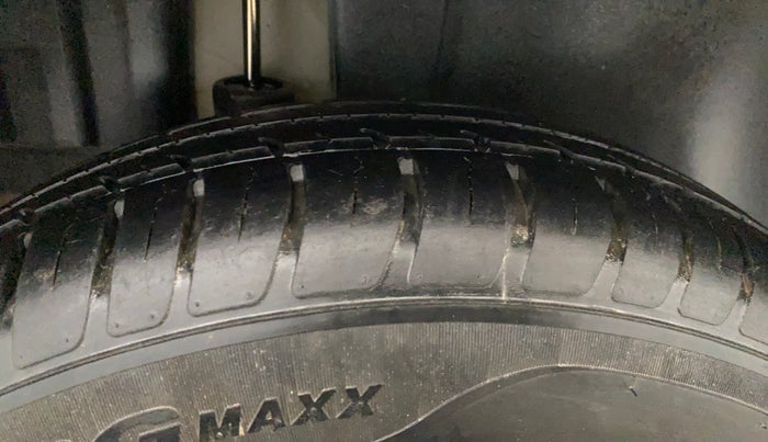 2017 Maruti Swift VDI (O), Diesel, Manual, 76,874 km, Right Rear Tyre Tread