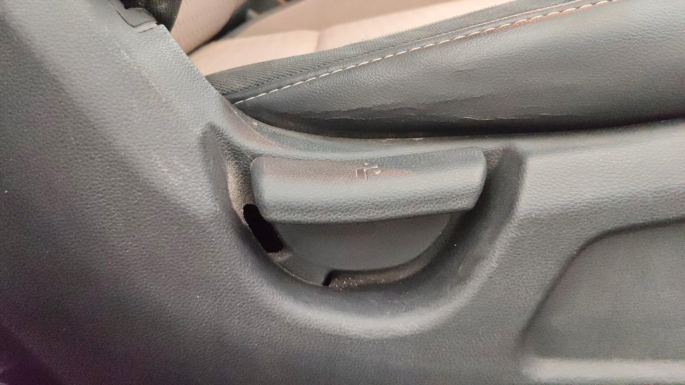 2016 Hyundai Elite i20 MAGNA 1.2, Petrol, Manual, 63,526 km, Driver Side Adjustment Panel