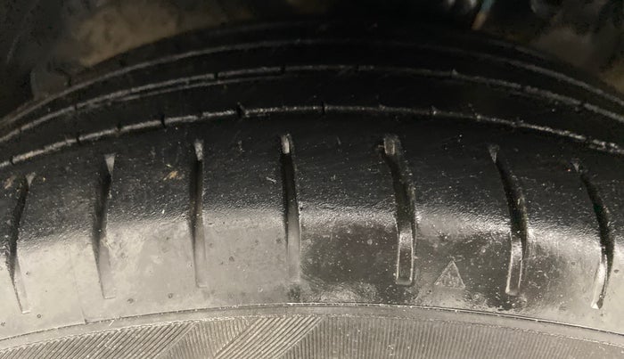 2020 Maruti Baleno ZETA CVT PETROL 1.2, Petrol, Automatic, 35,131 km, Left Front Tyre Tread