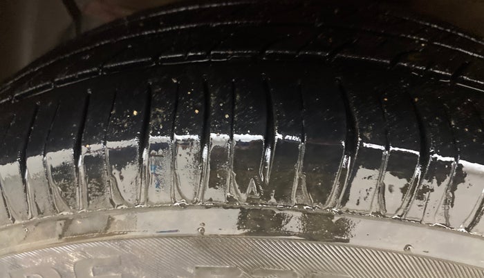 2017 Hyundai Grand i10 SPORTZ 1.2 KAPPA VTVT, Petrol, Manual, 69,724 km, Left Front Tyre Tread