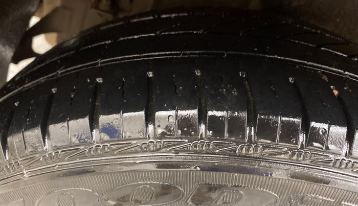 2017 Hyundai Grand i10 SPORTZ 1.2 KAPPA VTVT, Petrol, Manual, 69,724 km, Right Rear Tyre Tread