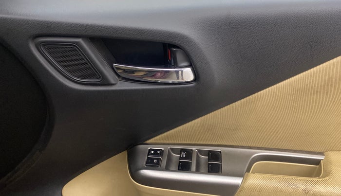 2016 Honda City 1.5L I-VTEC V MT, Petrol, Manual, 1,06,658 km, Driver Side Door Panels Control