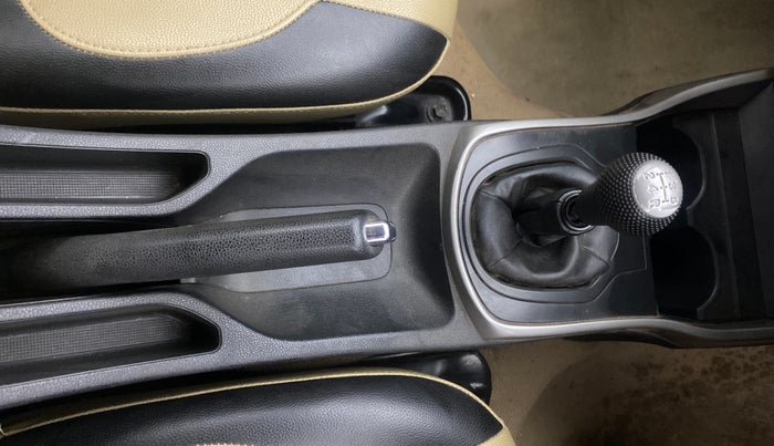 2016 Honda City 1.5L I-VTEC V MT, Petrol, Manual, 1,06,658 km, Gear Lever