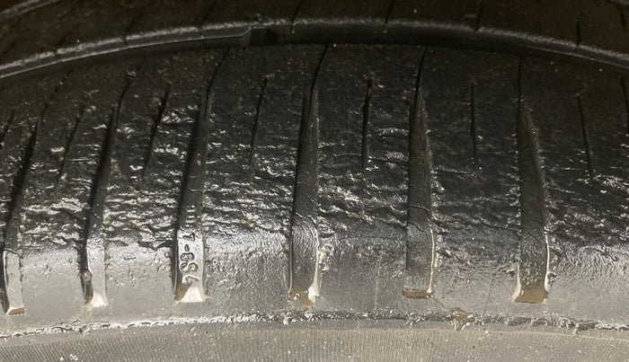 2016 Honda City 1.5L I-VTEC V MT, Petrol, Manual, 1,06,658 km, Right Front Tyre Tread