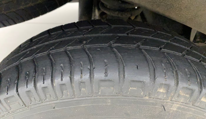 2016 Maruti Eeco 5 STR WITH A/C+HTR, Petrol, Manual, 23,068 km, Right Rear Tyre Tread