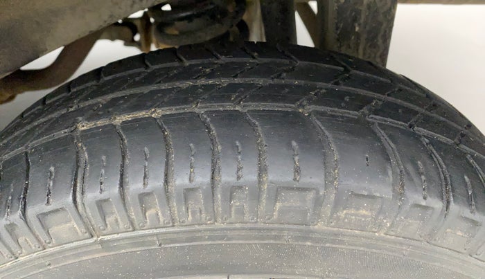 2016 Maruti Eeco 5 STR WITH A/C+HTR, Petrol, Manual, 23,068 km, Left Rear Tyre Tread