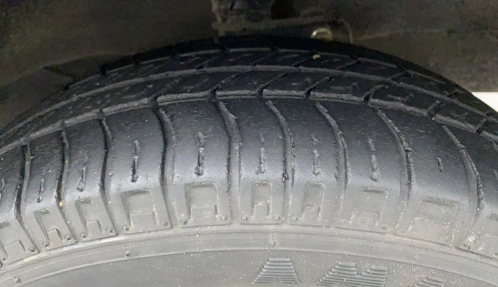 2016 Maruti Eeco 5 STR WITH A/C+HTR, Petrol, Manual, 23,068 km, Right Front Tyre Tread