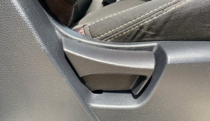 2020 Mahindra XUV300 W4 1.2 PETROL, Petrol, Manual, 29,751 km, Driver Side Adjustment Panel