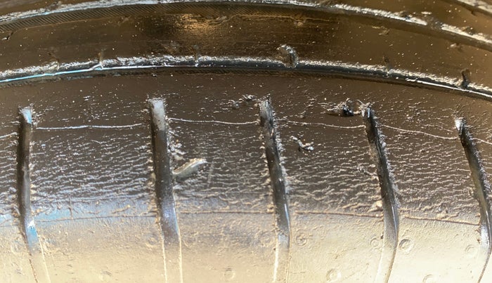 2020 Mahindra XUV300 W4 1.2 PETROL, Petrol, Manual, 29,751 km, Left Front Tyre Tread