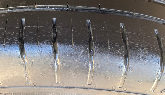 2020 Mahindra XUV300 W4 1.2 PETROL, Petrol, Manual, 29,751 km, Left Rear Tyre Tread