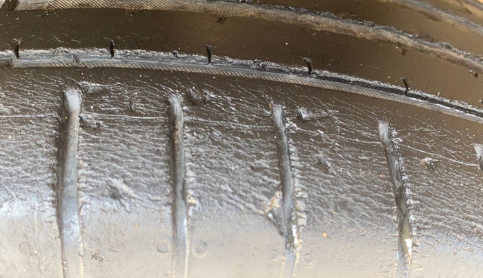 2020 Mahindra XUV300 W4 1.2 PETROL, Petrol, Manual, 29,751 km, Right Front Tyre Tread