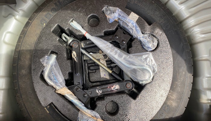 2020 Mahindra XUV300 W4 1.2 PETROL, Petrol, Manual, 29,751 km, Spare Tyre