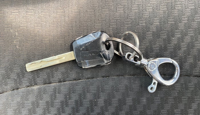 2020 Mahindra XUV300 W4 1.2 PETROL, Petrol, Manual, 29,751 km, Key Close Up