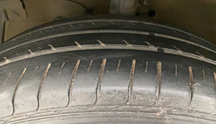 2016 Maruti Ertiga VXI, Petrol, Manual, 1,46,105 km, Left Front Tyre Tread