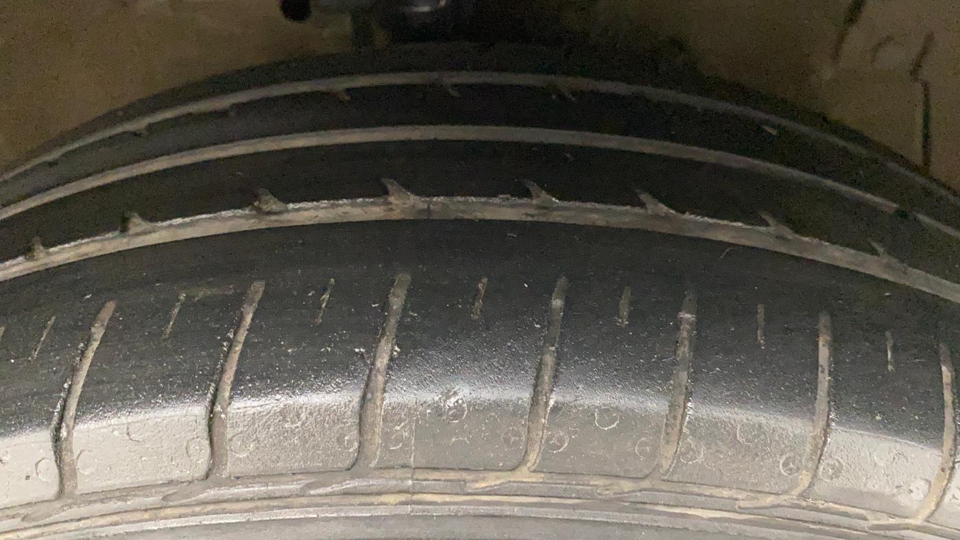 2016 Maruti Ertiga VXI, Petrol, Manual, 1,46,105 km, Right Front Tyre Tread