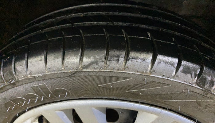 2014 Maruti Wagon R 1.0 VXI, Petrol, Manual, 57,980 km, Right Front Tyre Tread