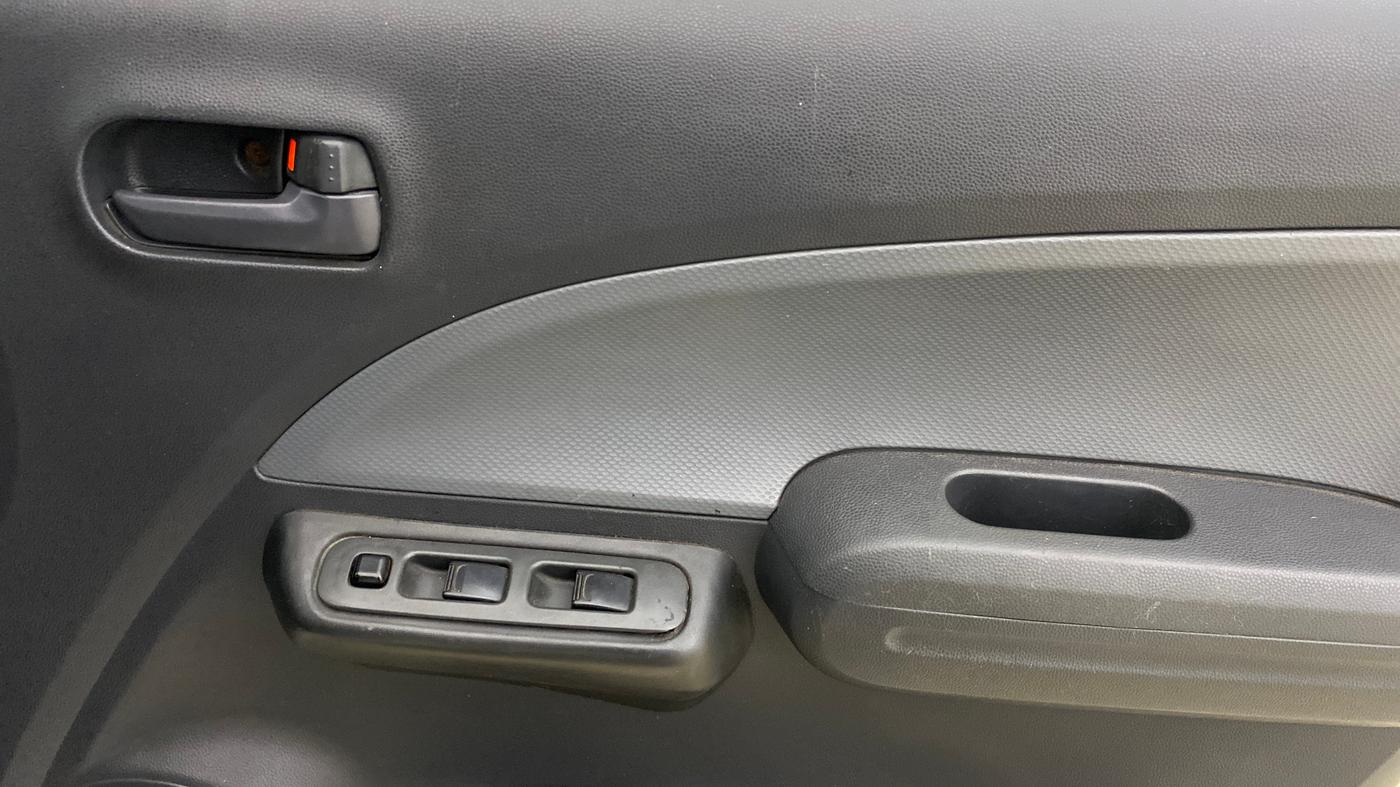 2015 Maruti Ritz LXI, Petrol, Manual, 94,207 km, Driver Side Door Panels Control