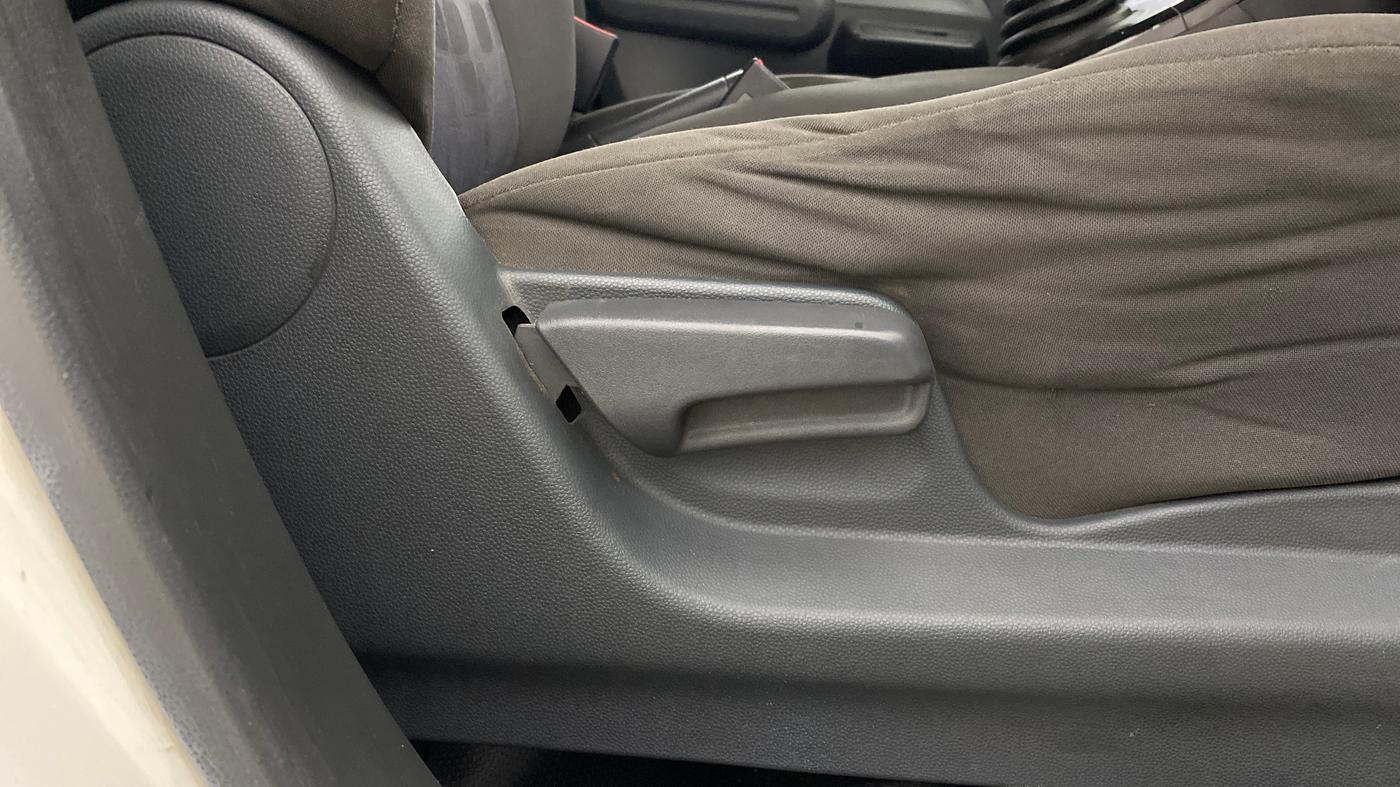 2015 Maruti Ritz LXI, Petrol, Manual, 94,207 km, Driver Side Adjustment Panel