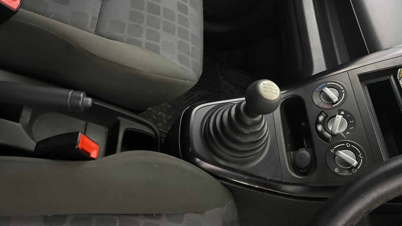 2015 Maruti Ritz LXI, Petrol, Manual, 94,207 km, Gear Lever