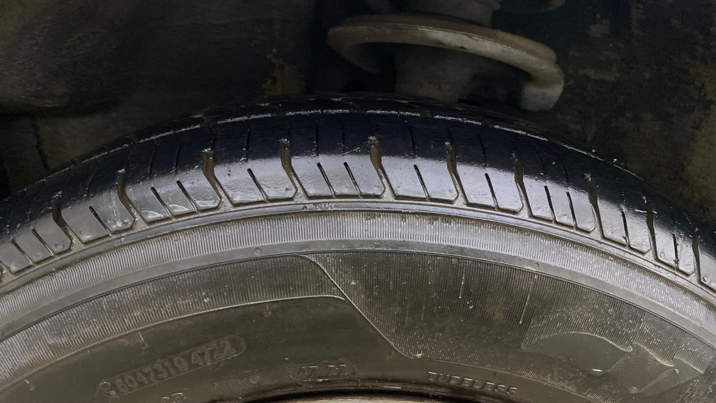2015 Maruti Ritz LXI, Petrol, Manual, 94,207 km, Left Front Tyre Tread