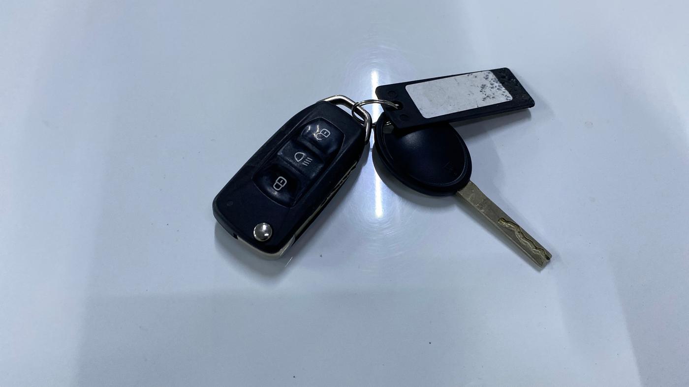 2024 Tata NEXON Smart Plus 1.2 Revotron 6 AMT, Petrol, Automatic, 39,131 km, Key Close Up