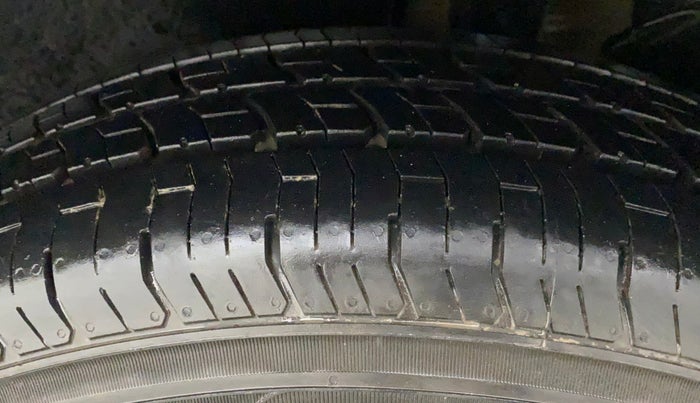 2017 Maruti Dzire VXI, Petrol, Manual, 1,07,214 km, Left Rear Tyre Tread