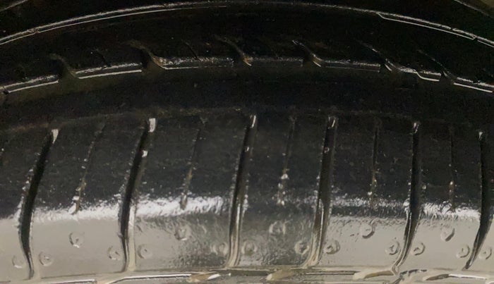 2013 Maruti Swift ZXI, Petrol, Manual, 79,475 km, Left Front Tyre Tread