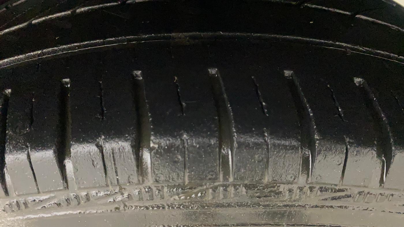 2013 Maruti Swift ZXI, Petrol, Manual, 79,499 km, Left Rear Tyre Tread