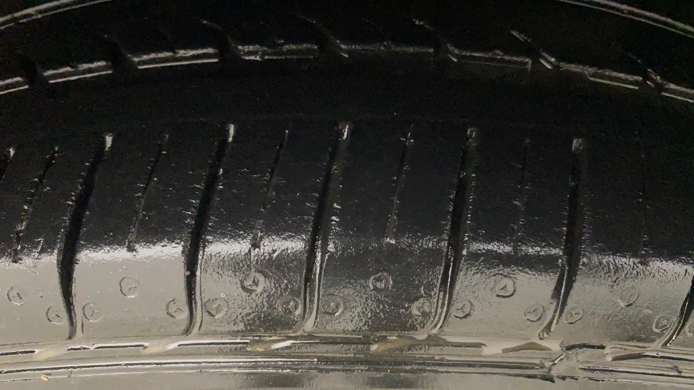 2013 Maruti Swift ZXI, Petrol, Manual, 79,499 km, Right Front Tyre Tread